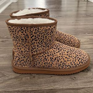 Emu Ridge Australia water resistant Australian sheep animal print boots sz 8 NWT